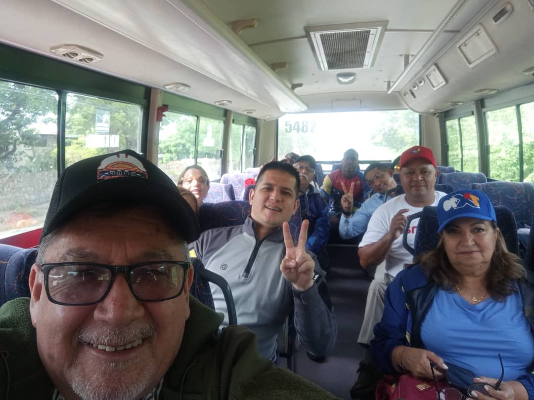 📢 Junto al gabinete ministerial en vía a Cumanacoa para participar en la ViceSocial. ✊👷‍♂️🇻🇪 <a href="/NicolasMaduro/">Nicolás Maduro</a>
<a href="/MinTrabajoVE/">Ministerio del PP para el Proceso Socia de Trabajo</a>
<a href="/dcabellor/">Diosdado Cabello R</a>
<a href="/liazingales/">rosalia zingales</a>
*#CumanacoaSomosTodos*