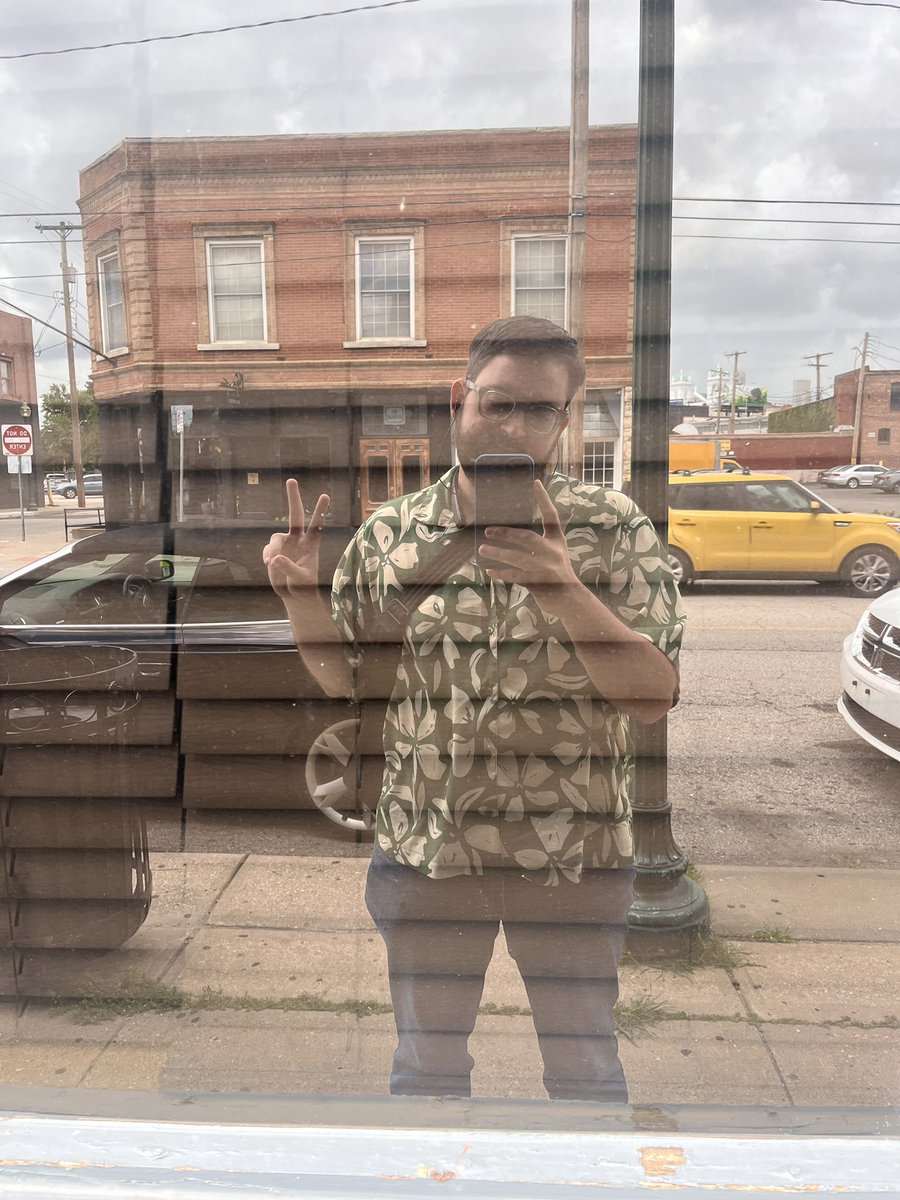 loganlogson's tweet image. bumpin that (streaming brat) on my hot girl walk (getting taco bell for lunch)