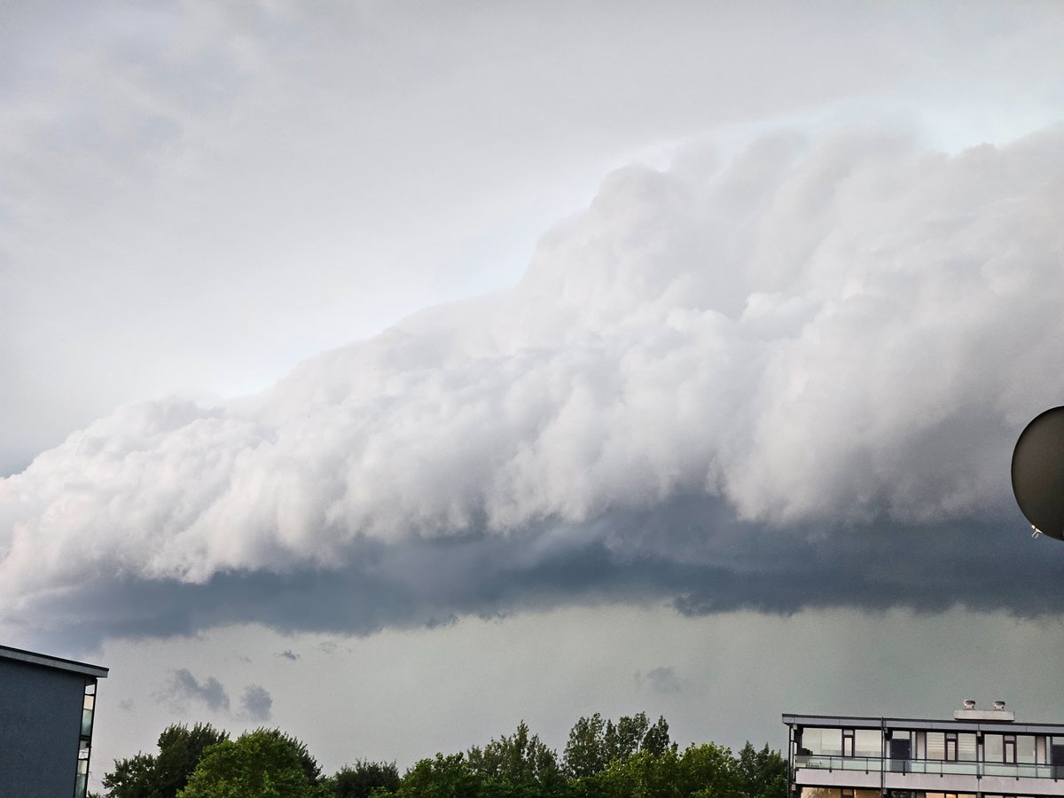 boymama1982's tweet image. Regen, wind, flitsen, onweer...
#Veenendaal 
#noodweer
#codeora