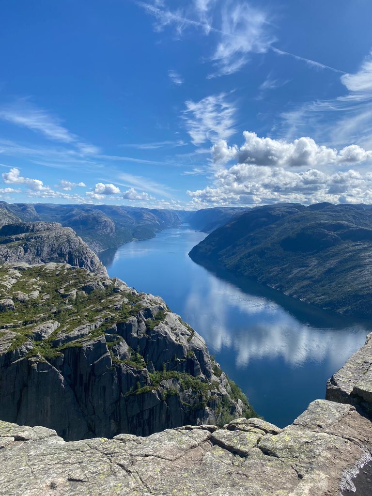 Today we made the impressive hike up to pull pit rock. It was an absolutely stunning day for this as you can tell from the photos and was the first day of wall to wall sunshine which was a lovely way to spend our last day in Norway. ☺️😍⛵️🇳🇴