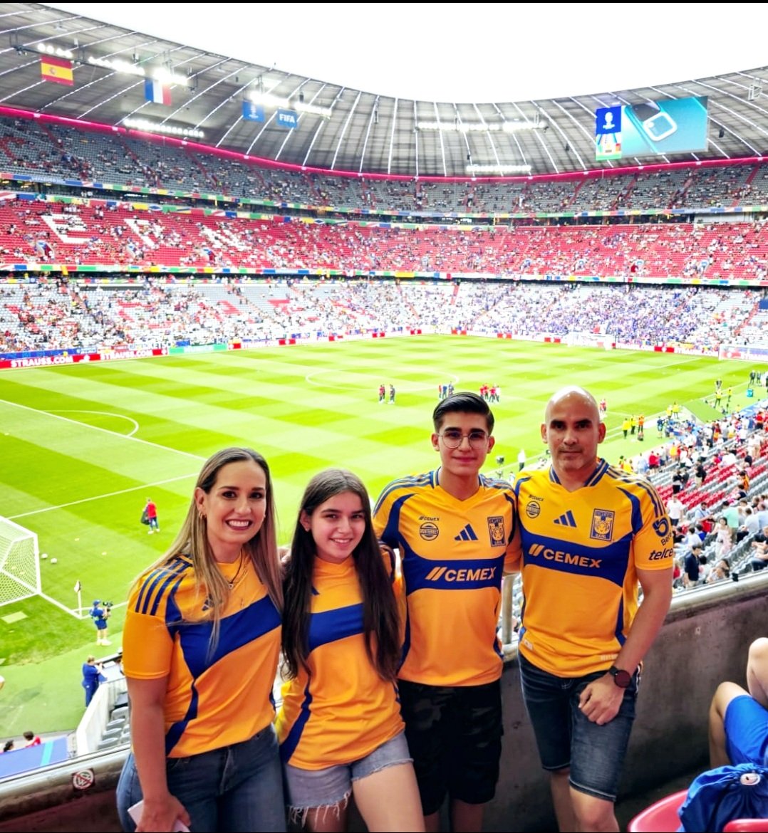 SHARLYI's tweet photo. #ESPFRA
Con la de Gala
#EstoesTigres https://t.co/FCnCegnM7k