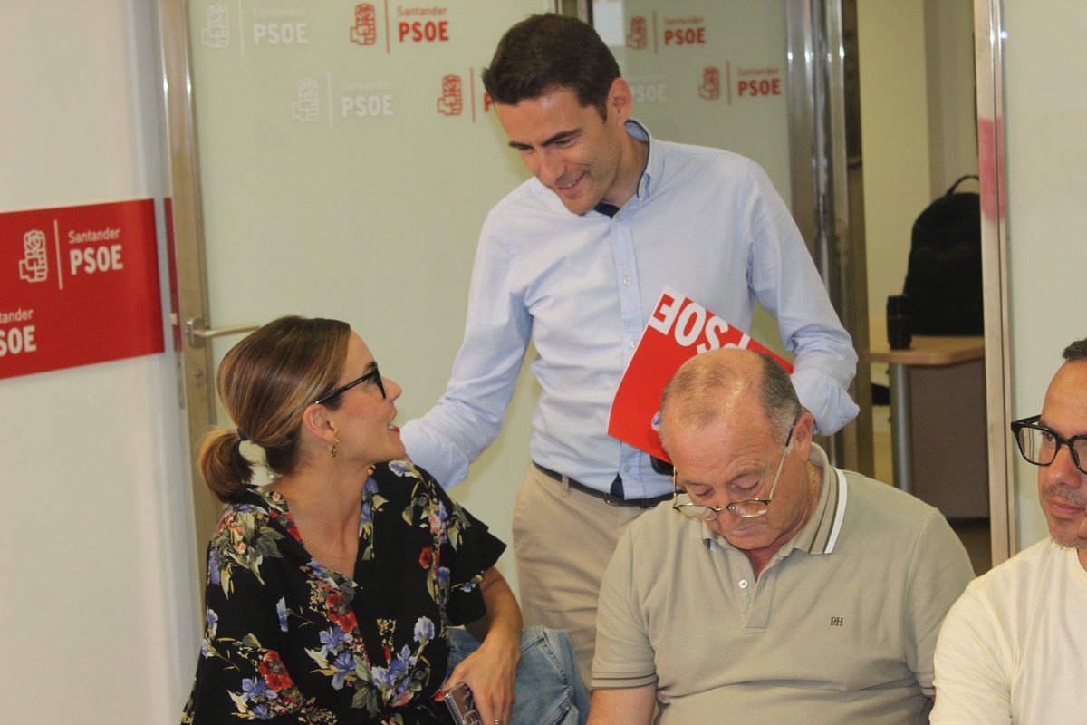 pedro_casares's tweet photo. La prioridad en #Santander es garantizar vivienda a precio asequible.

Queremos que el Ayuntamiento regule los alojamientos turísticos y que las necesidades de los vecinos sean lo primero garantizándose un turismo sostenible, justo y equilibrado.

Ejecutiva del @psoesantander🌹 https://t.co/e8JfUXXBdz