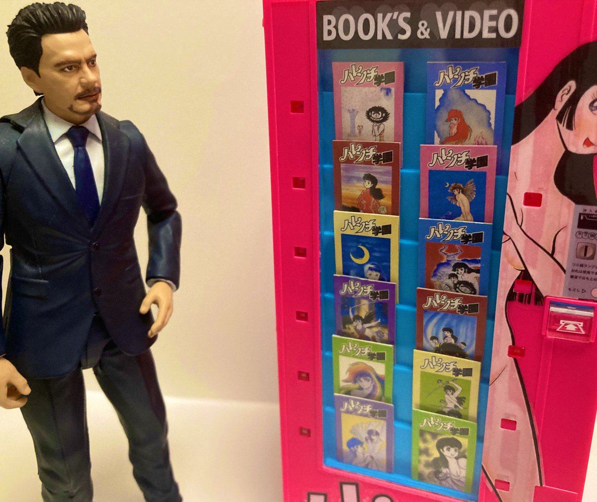 scale112verse's tweet image. ハレンチ学園の自販機を発見し、どの巻にすべきか迷い続けるトニースターク社長

#ハレンチ学園
#トニースターク
#scale112