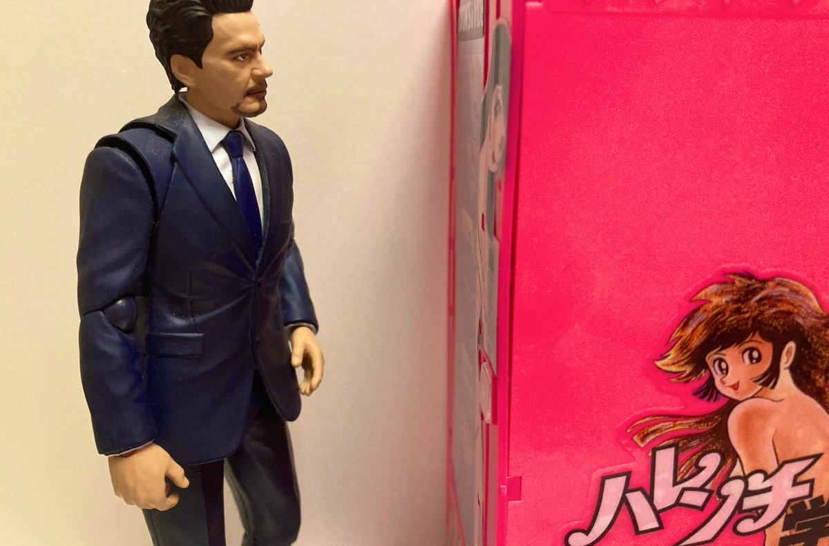 scale112verse's tweet image. ハレンチ学園の自販機を発見し、どの巻にすべきか迷い続けるトニースターク社長

#ハレンチ学園
#トニースターク
#scale112