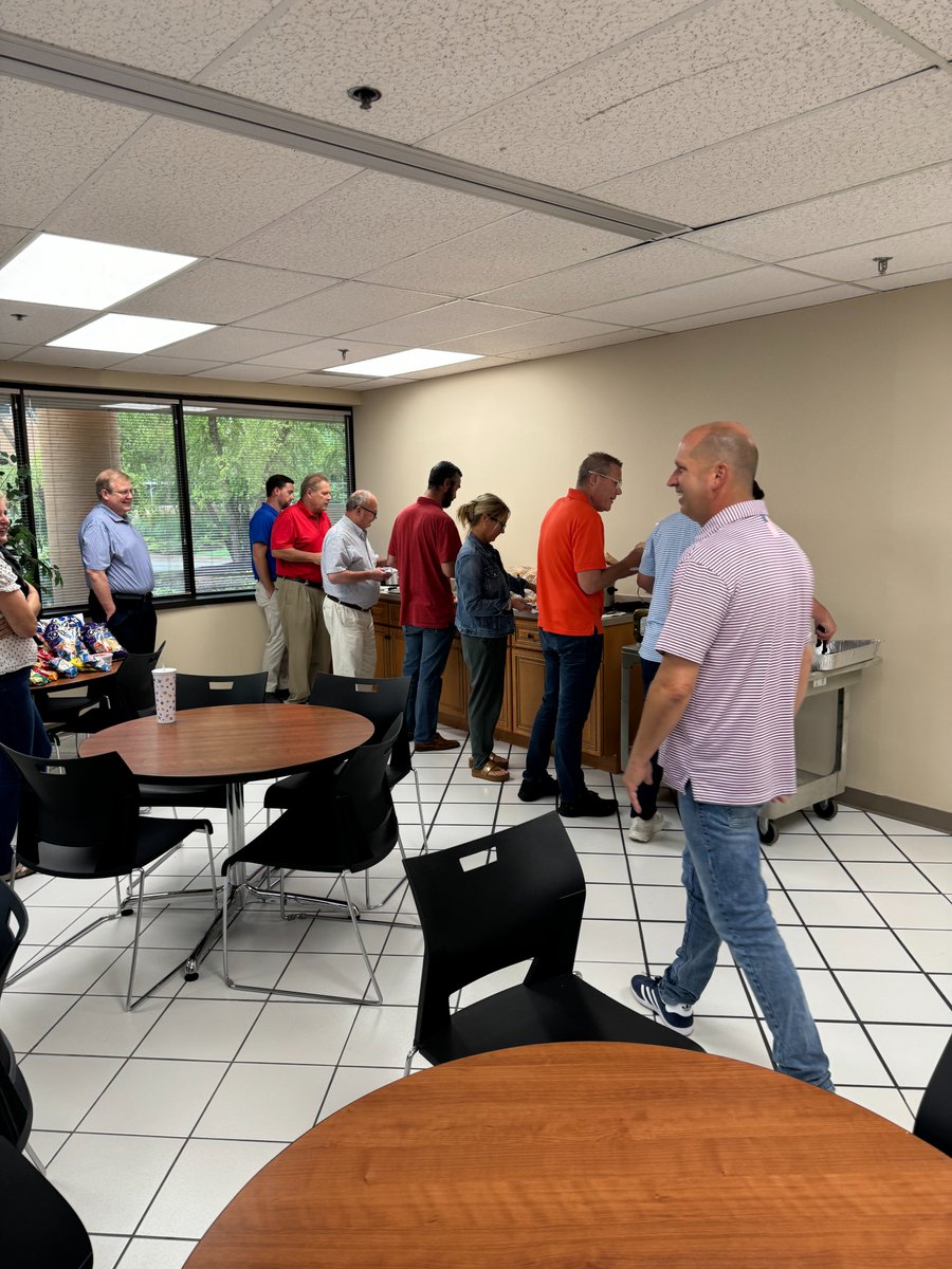 BullMooseTube's tweet photo. We welcomed the HOT weather with burgers, hot dogs, and a whole lot of sides at the Bull Moose Tube summer kick-off BBQ! Thanks to our grill masters, Jeff Ostermann, Lance Taylor, and Nate Carruthers for serving up delicious food!

#bbqseason #summer #bullmoosetube #teambuilding https://t.co/dG1fa2PO5l