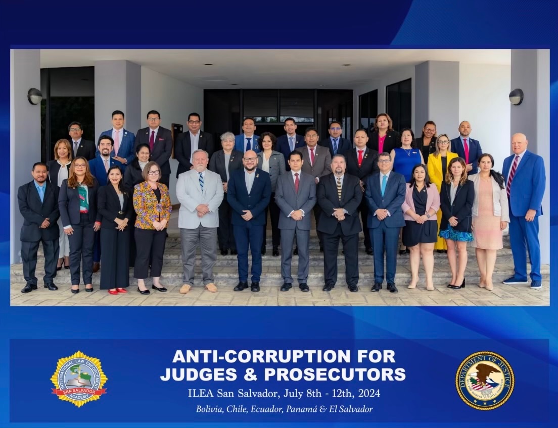USAttyRestaino's tweet photo. Gran oportunidad esta semana de colaborar, a traves de @ileasansalvador, con fiscales y jueces de Sudamerica y Centroamerica en un discurso anti-corupcion.   Estamos mas fuerte y seguro en el hemisferio cuando trabajemos juntos. https://t.co/6zVMSAY8sW
