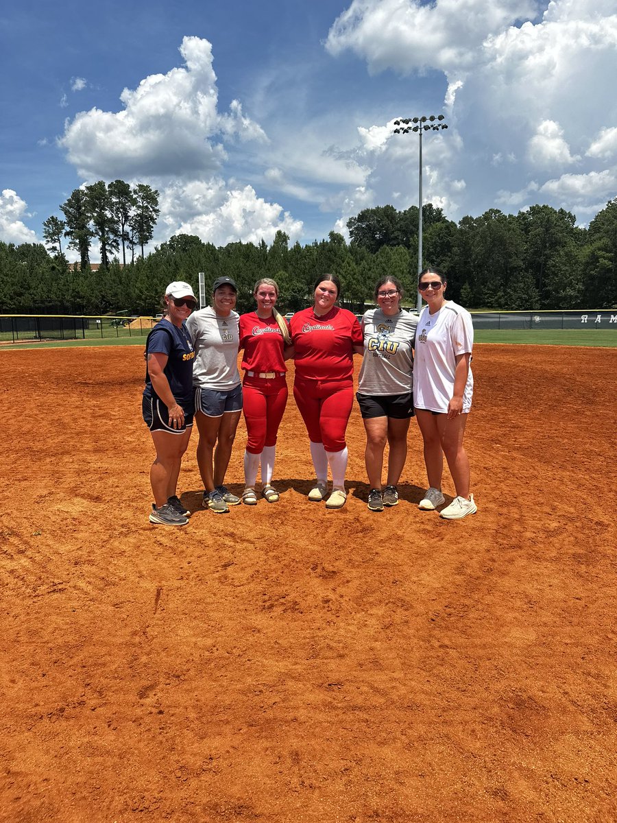 Great day to be at the @CIUSoftball camp! Awesome instructions giving by coaches and players! <a href="/CoachAllenCIU/">Sara Allen</a> <a href="/CardinalsCoachK/">Kyle Gore</a>
