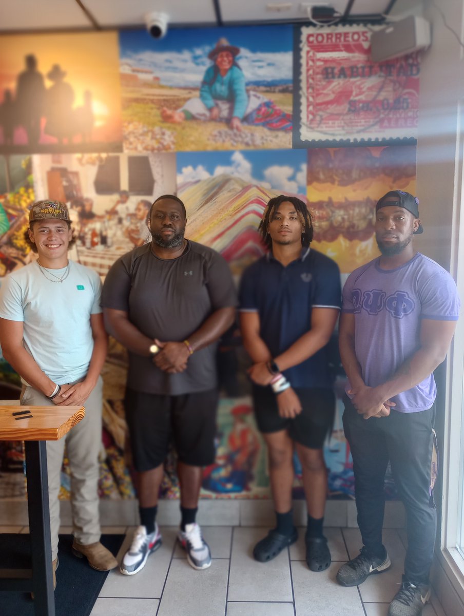 __CoachBJohnson's tweet photo. Got To Meet Some Great Kids Locally
Class of 25 Leading The Way
Shoutouts to Hillside High Coach @LifeOfRealDeal
#KnightsCreed
#KnightNation
@SAUKnights1
@SAUKnights
🚧GroundFloorConstruction
🗡️ FB 🏈 https://t.co/rvvbF7Q7Dx
