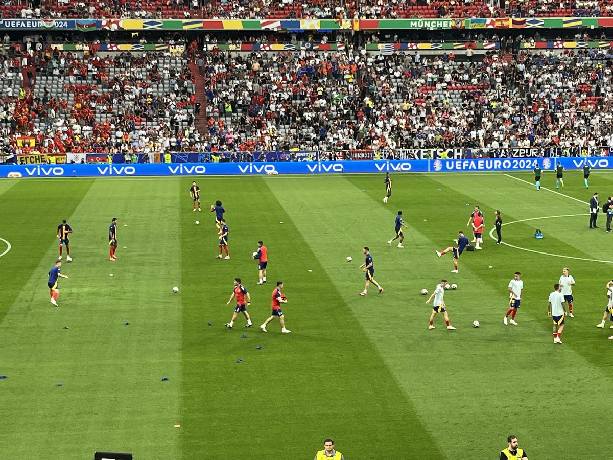 EM-Halbfinale zwischen Spanien und Frankreich im Münchner Sommer. Viele Kinder der Stars schauen zu. #euro2024 #dpareporter