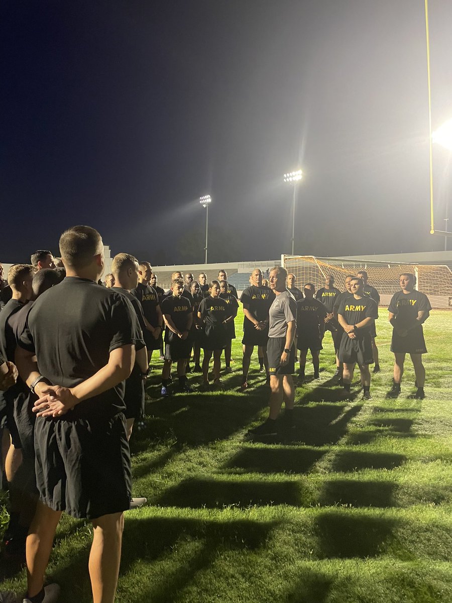 curtisbuzzard's tweet image. Last newcomers week PT - sprints and stairs on a hot/humid morning with 100+ newcomers and my Ranger buddy CSM Jerry Dodson! Going to miss Doughboy Stadium! @MCoEFortMoore #BeMoore