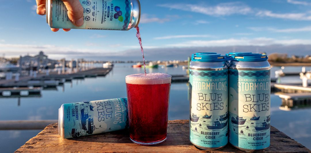 AtlanticBev's tweet image. Blue Skies (Blueberry Cider; 5.5% ABV) from Stormalong is made with wild Maine blueberries. Available in package and draft this tasty cider is made from freshly pressed apples and blueberries...THATS IT!! 
.
.
.
#local #cider #blueberries #apples #hardcider #craftlantic