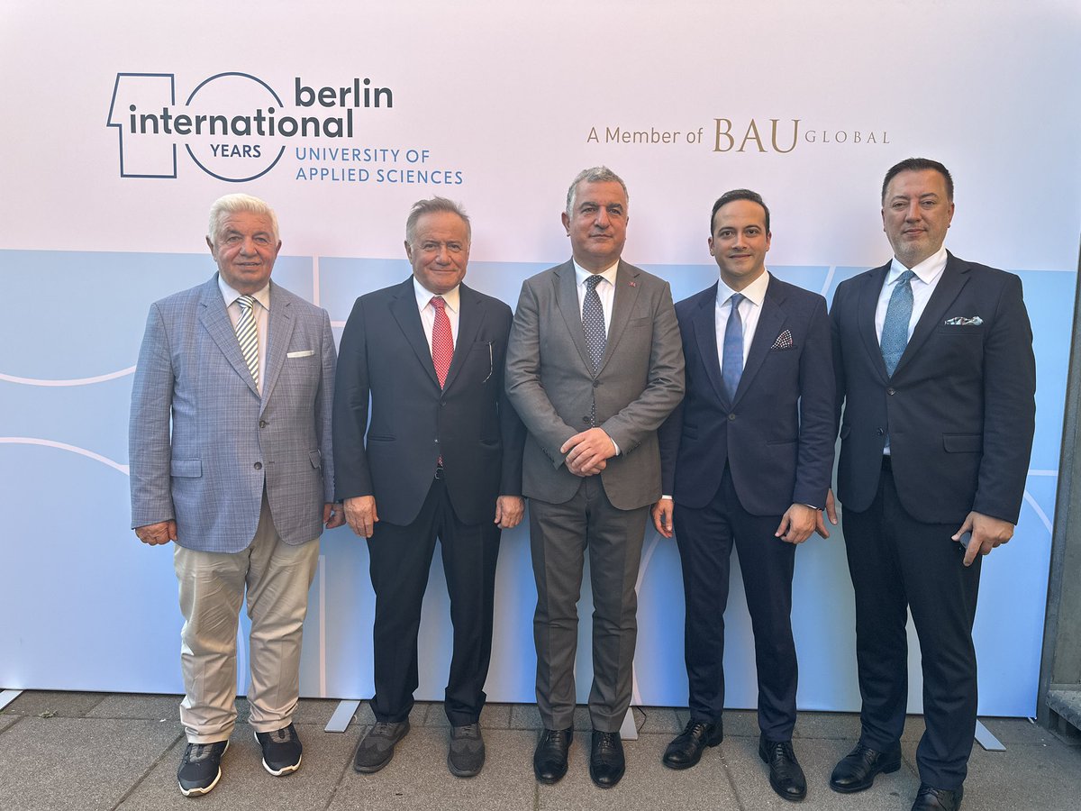 sayginsenel's tweet photo. BAU Global üyesi Berlin International Üniversitemizin 10. Yıl Kutlama etkinliğine katılmaktan gurur duyduk. Tüm öğrenci, öğretim görevlisi ve idari ekibimizi tebrik eder, etkinliğimize katılan Almanya Büyükelçimiz Sn. Ahmet Başar Şen başta olmak üzere tüm değerli katılımcılara teşekkür ederiz.