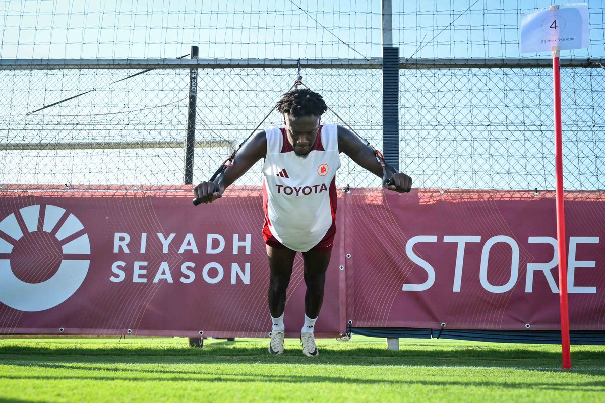 AS Roma Français tweet media