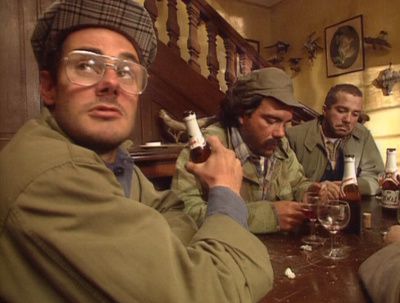 Macronistes tentant d'expliquer la différence entre la bonne majorité relative et la mauvaise majorité relative.