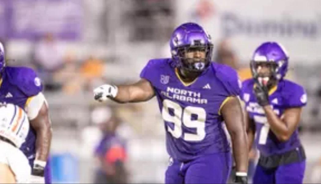 KalebMorris9_'s tweet photo. Blessed to receive my first offer from UNA!!🟣⚪️

@CoachReaux @Coach_Crawford_ 
@MGM_VikingsFBL @Coach_ZGolson @TDJohnston42 https://t.co/8ZgPRSgCfw