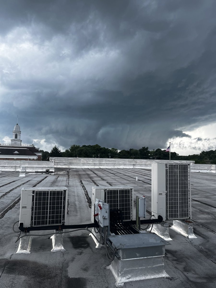 dfpmonroe's tweet photo. Photo taken from the roof at justice center in tompkinsville Ky a few minutes ago. #kywx https://t.co/LjEyQE3k50