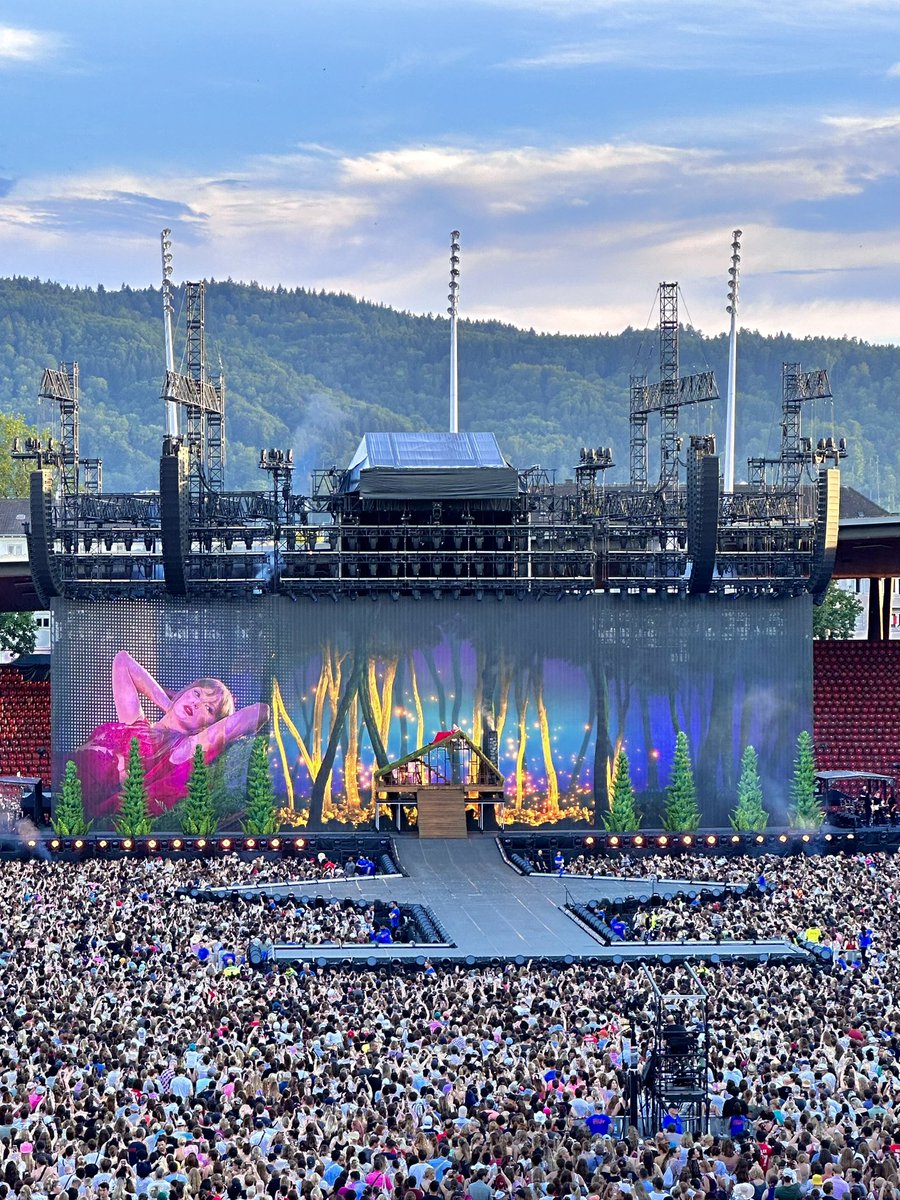 folklore in switzerland is a whole entire experience #ZurichTSTheErasTour