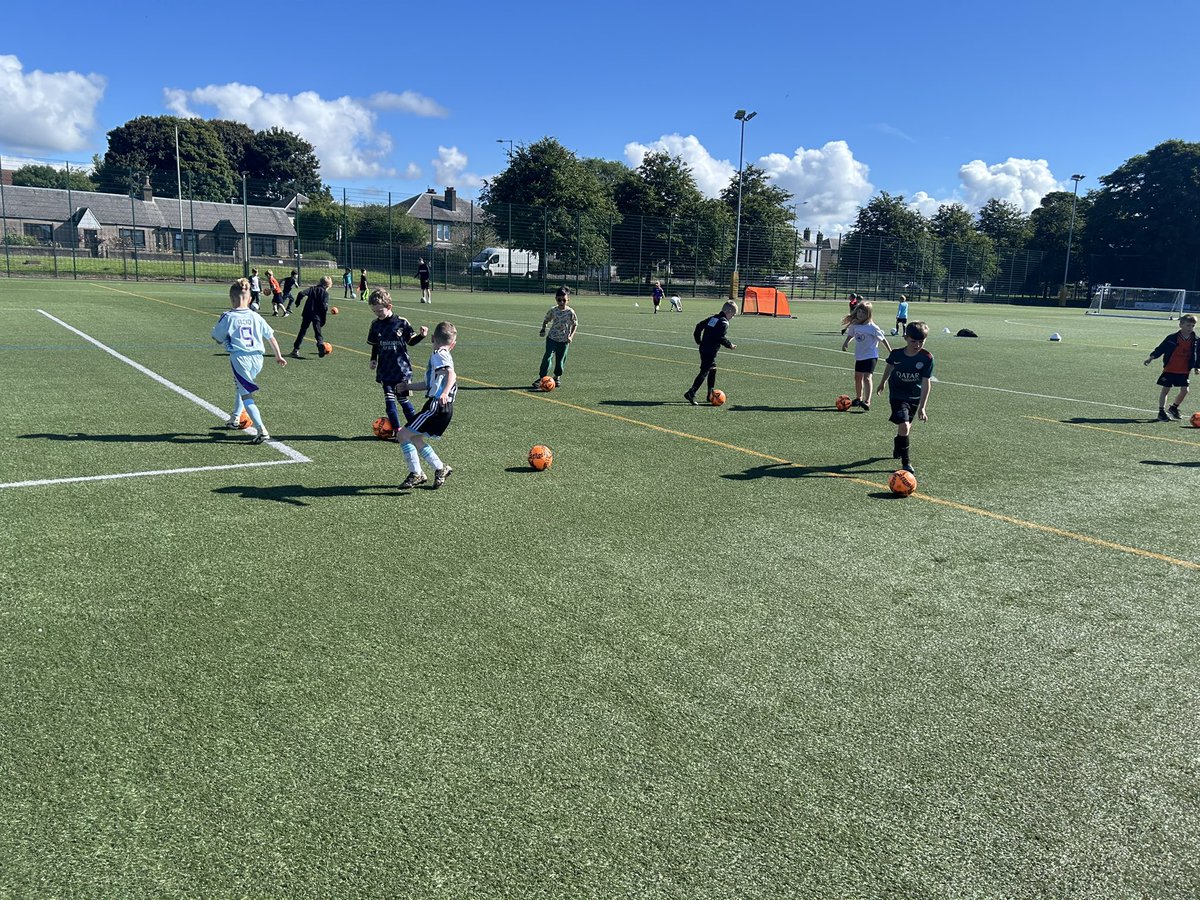 Dusc1984's tweet photo. Day 2/5 of the week done and dusted✅

This week is a special one as we work on partnership with @ScotFAEast @CashBackScot 🏴󠁧󠁢󠁳󠁣󠁴󠁿 to deliver a camp to local children🏴󠁧󠁢󠁳󠁣󠁴󠁿

We look forward to seeing everyone tomorrow and the rest of the week but please bring a jacket.💧☔️ https://t.co/P3TWILoykG