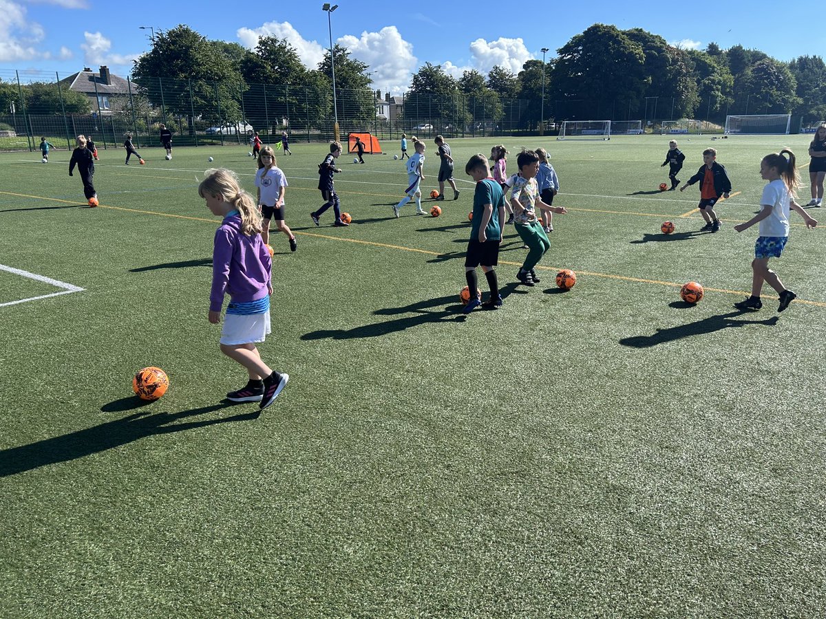 Dusc1984's tweet photo. Day 2/5 of the week done and dusted✅

This week is a special one as we work on partnership with @ScotFAEast @CashBackScot 🏴󠁧󠁢󠁳󠁣󠁴󠁿 to deliver a camp to local children🏴󠁧󠁢󠁳󠁣󠁴󠁿

We look forward to seeing everyone tomorrow and the rest of the week but please bring a jacket.💧☔️ https://t.co/P3TWILoykG
