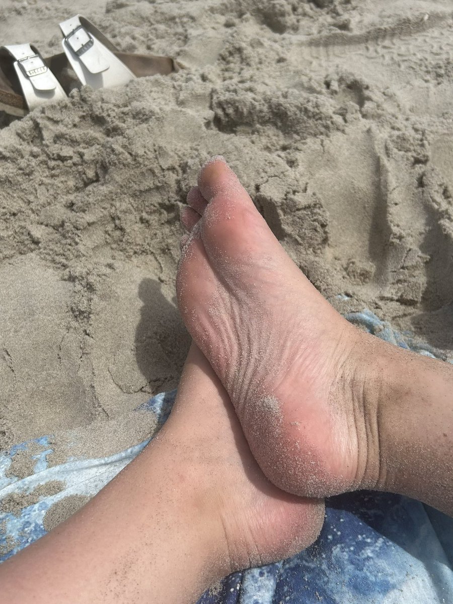 AngelsArches's tweet photo. Sandy toes or sandy soles? 🐚

footfetish findom dirtyfeet scrunchedsoles wrinkledsoles footworship pedicure footmodel https://t.co/oIgihVSDML