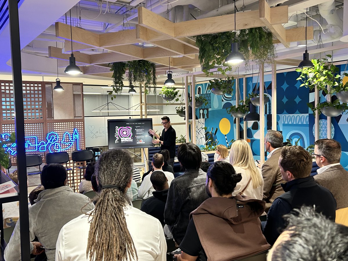 paypaldev's tweet photo. PayPal Tech Talks in #London was a triumph!🎉 Thanks to our speakers and amazing developers who joined the Meetup on July 3rd. We had insightful sessions on recurring payments, Fastlane by PayPal, no-code checkout, and much more! Can't wait to host you all again! #meetup #devrel https://t.co/bKFfZzujqd