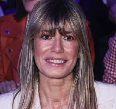 infovlogger36's tweet photo. Aunque hayan intentado desviar el foco con Nacho Cano, no lo olvidéis: esta señora es la esposa del presidente del Gobierno y está en un banquillo por corrupción y tráfico de influencias. https://t.co/czkVVg3TcC