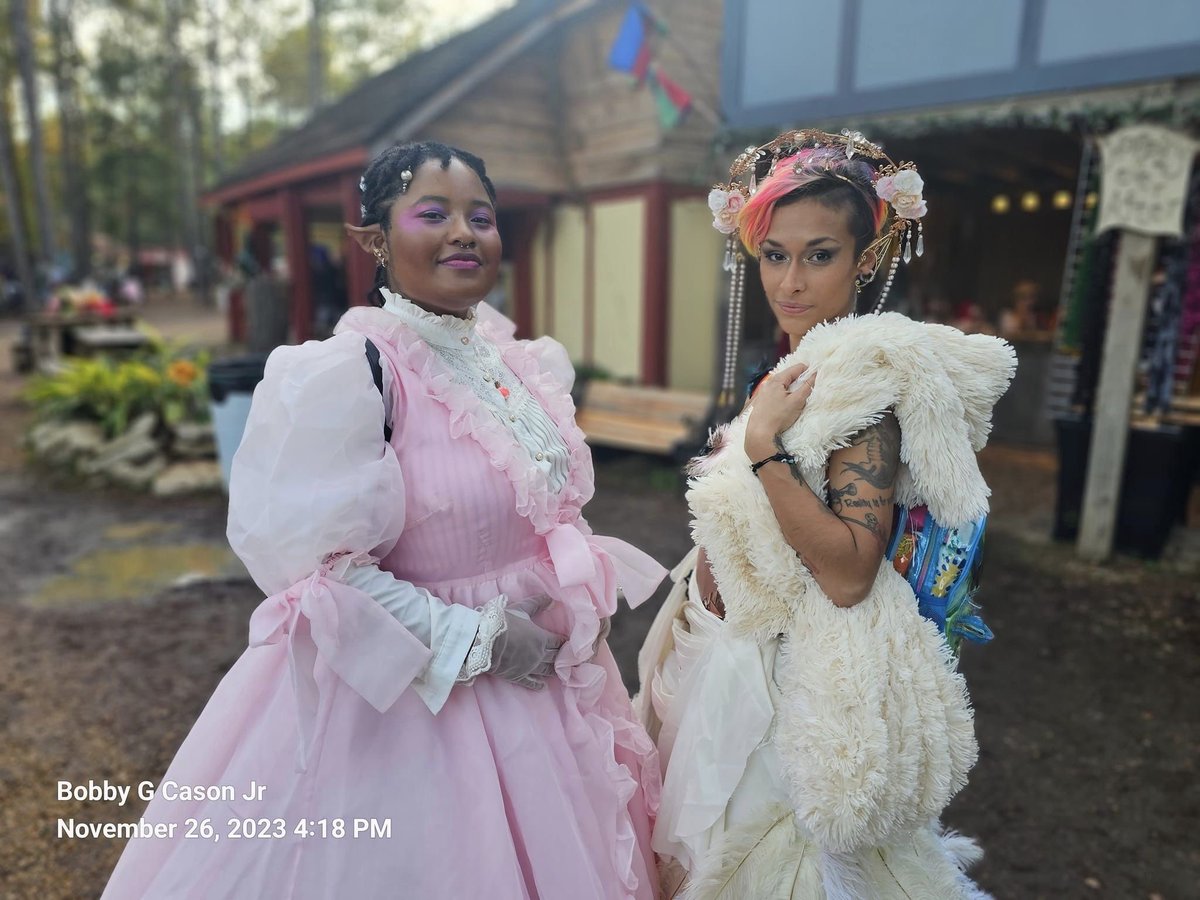 If you love fashion, come to our village and watch the parade of creative, imaginative, beautiful, and fantastic outfits parade by! Some will take your breath away… Photo credit: Bobby Cason #FashionDay #LouisianaRenaissanceFestival #MythsAndMagicWeekend #116DaysToRenFest