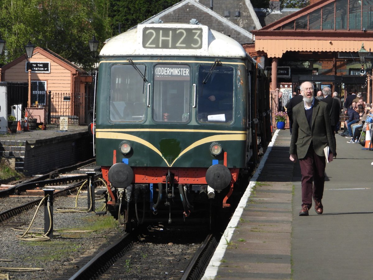 DanSpotter86's tweet image. DMU TIME!!!

Here's a shot of a BR Green Class 108 seen here at The Spring Steam Gala April 20th 2024 but WTF is that guy doing on the right is he catching Flies 🪰. @svrofficialsite #Severnvalleyrailway #svr #class108 #dmu #springsteamgala