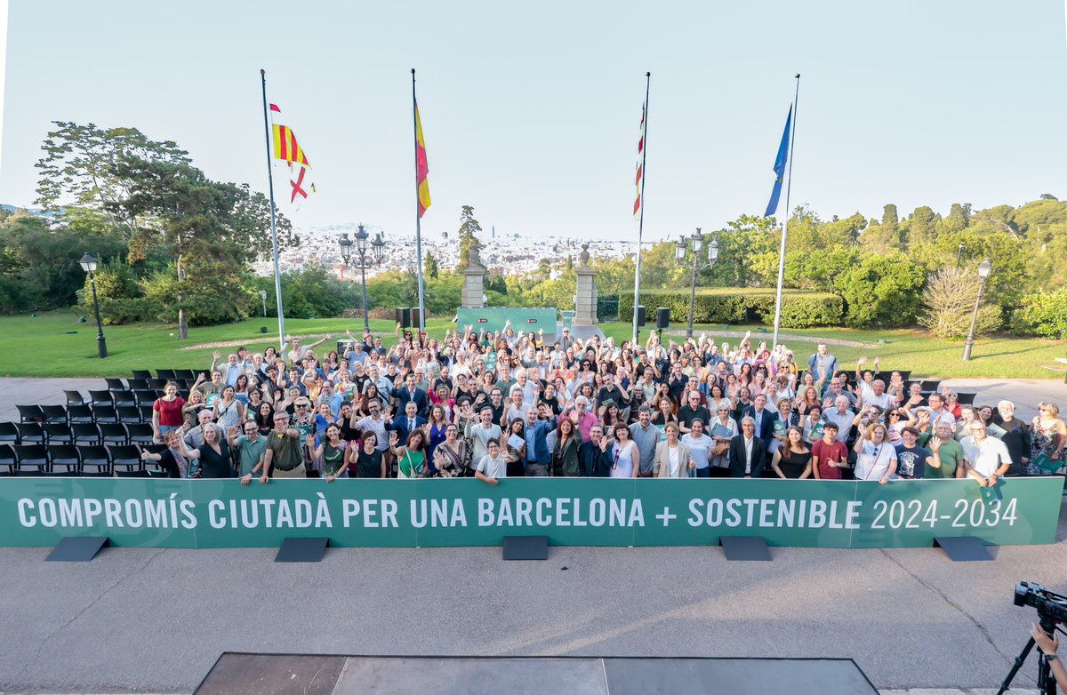 BCN_EspaiPublic's tweet photo. 🌍 Barcelona, ciutat compromesa amb la sostenibilitat

✍️ Signem el Compromís Ciutadà per una Barcelona + Sostenible 2024-2034 amb escoles, empreses, organitzacions i veïns i veïnes que formen part de la Xarxa #BCNSostenible

Tu també t'hi pots sumar a https://t.co/76xU1YdMvx https://t.co/sLIJjWOkaZ