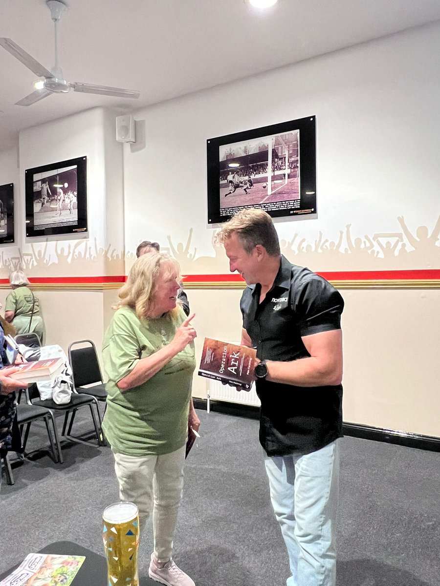 PenFarthing's tweet photo. Thank you to all who made #opark book launch @OfficialECFC just so special! ๐๐ผ It was therapy I guess writing the book.
Seeing the queue form for the book signing was a huge privilege. I am truly humbled that so many people wanted to have a quick chat and selfie at the end! ๐๐ผ https://t.co/BbHFvKCsVf