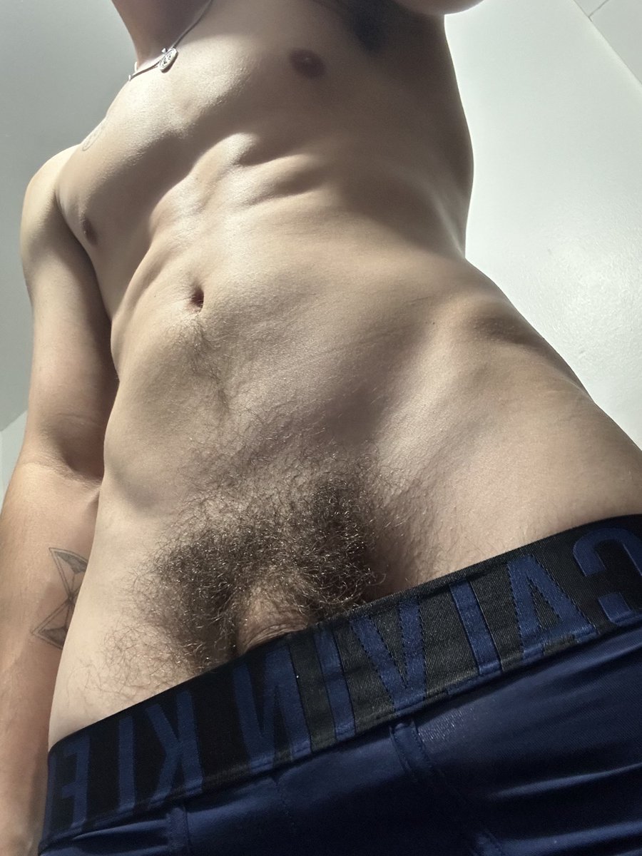 Pilotboixxx's tweet photo. RT IF U LOVE PUBES 🌳 https://t.co/rK4YvCvr00