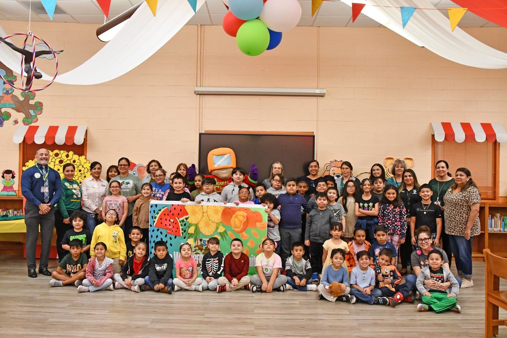 LaredoISD's tweet photo. The LISD Child Nutrition Program transformed Bruni Elementary School into "The Wondrous World of Fruits"! Students had a blast learning about the amazing benefits of fruits, discovering new flavors, and understanding the importance of healthy eating.
#lisdistheplacetobe https://t.co/dlYib5ufZv