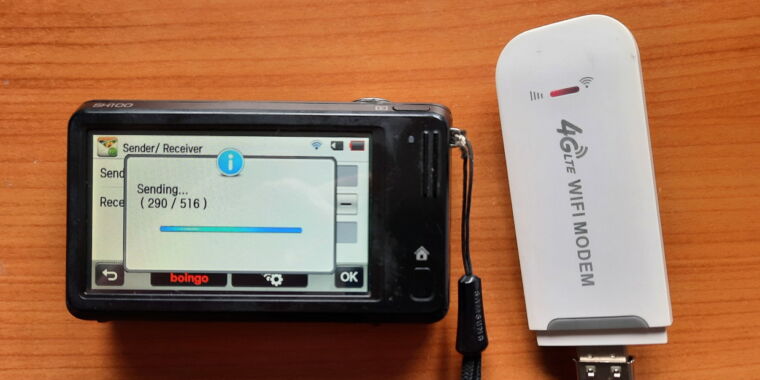 DonWonder98's tweet photo. Samsung’s abandoned NX cameras can be brought online with a $20 LTE stick https://t.co/FUCNteqVSt https://t.co/wyzNyQ4zQs
