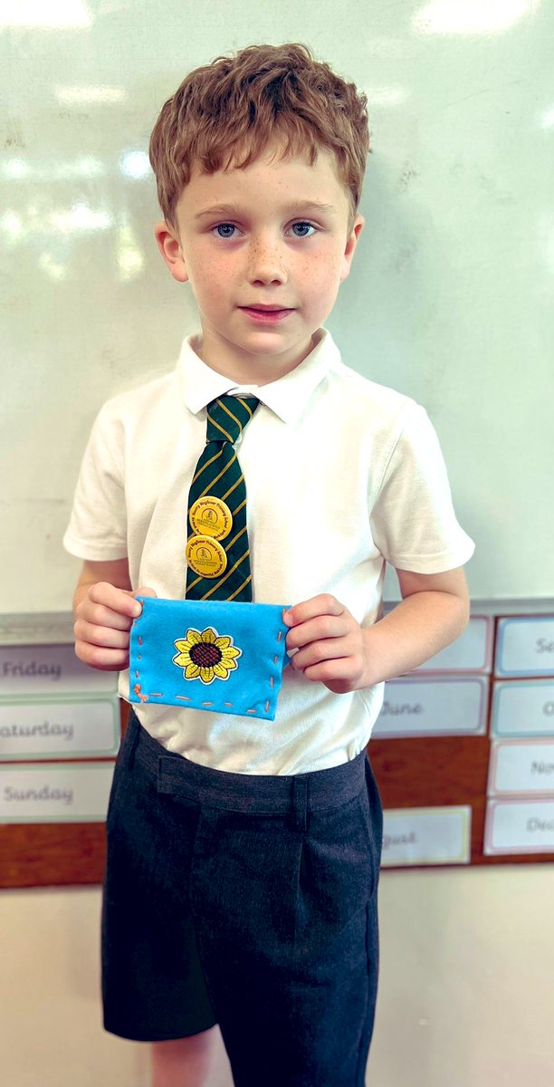 BawtryMayflower's tweet photo. Year 2 and their finished #dt projects! 👛 What amazing creations! We love all of the designs and a huge thank you to all the family helpers who came to help with the endless task of needle threading! #welovesewing https://t.co/Zy3cAOqXpc