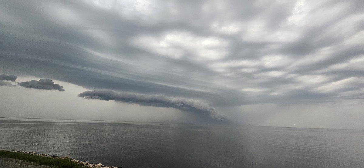 Urk, net voor de bui uit deze prachtige lucht 
<a href="/weermanrobert/">➡️ Robert de Vries</a>
<a href="/_weernl/">Weer.nl</a>
