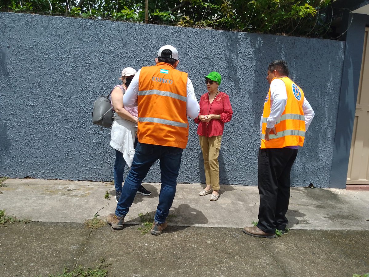 CopecoHonduras1's tweet image. 📍En Tegucigalpa 

La Regional Vlll, de esta Secretaría de Estado, realiza Evaluación de Daños y Análisis de Necesidades #EDAN, donde se vieron afectadas 30 familias producto de las fuertes lluvias.