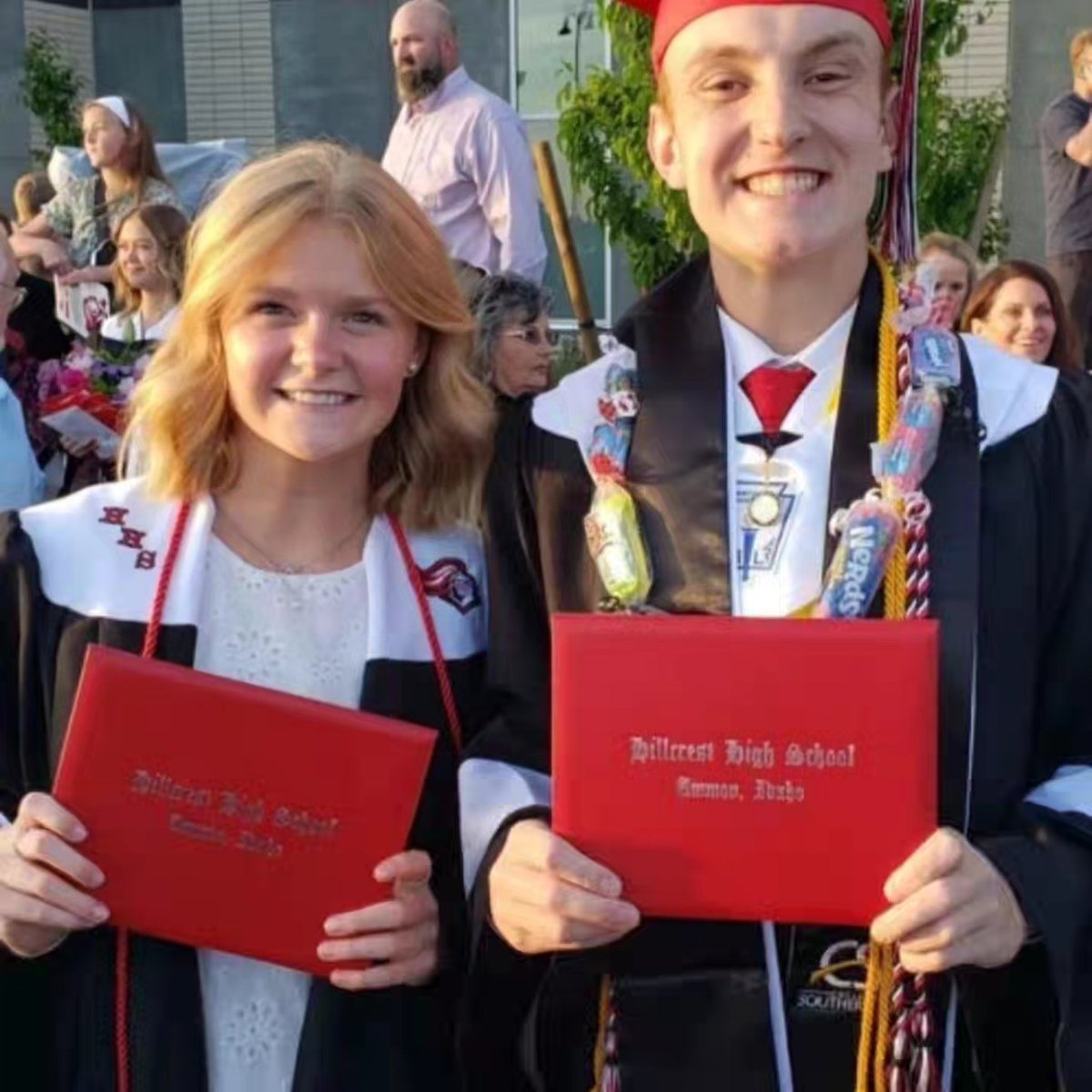 LucasWitte32's tweet photo. High School Graduation: wouldn't be worth it if I didn't get to speak... Valedictorian Baby!! https://t.co/gGCRnLDlKX