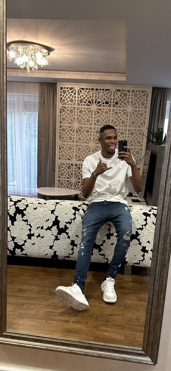 LucasBarros026's tweet photo. 🤙🏾😜 https://t.co/XOyiLtCjLK
