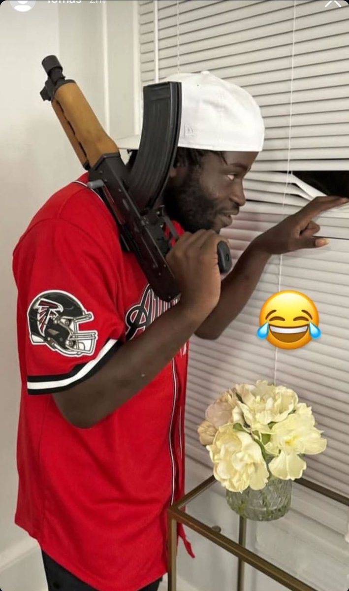 glomankb's tweet photo. when shawty say she down the street but the wood you faced got you paranoid https://t.co/xfvOMQPu0B