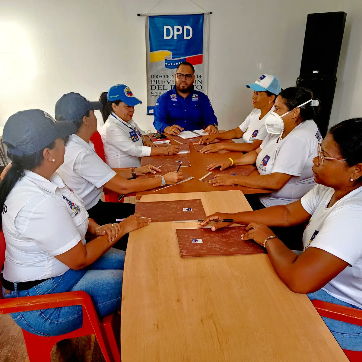 DPDBolivar_'s tweet photo. #08Julio || #DPDOficial || En el Municipio Angostura del Orinoco la Coordinación Regional realizó Mesa de Trabajo con el personal adscrito a la DPD Bolívar con el fin de revisar, socializar, planificar las acciones preventivas orientadas y se realizó entrega de nuevo uniforme. https://t.co/8hPh7G9sHc