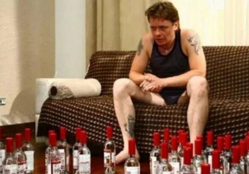 drunktwi's tweet photo. «Калсарикяннит» - финское слово, обозначающее «пить дома, в одиночестве, в трусах» https://t.co/P8OCxHfE8J