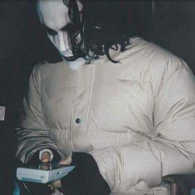 TheCinesthetic's tweet photo. Brandon Lee playing the GameBoy on the set of The Crow (1993) https://t.co/Z0xwGqzKHB
