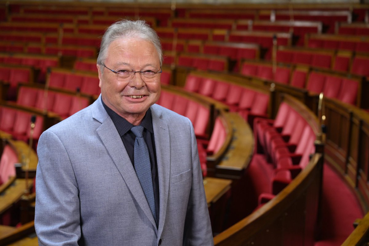 PascalMarkowsky's tweet photo. Premiers pas à l’Assemblée Nationale 🇫🇷

Merci à l’ensemble des électeurs de la 4ème circonscription de Charente-Maritime pour leur confiance. 

Comptez sur moi pour vous représenter au sein du @groupeRN_off et rester un élu de terrain au service de mon pays et de mon territoire. https://t.co/LnOiygzJ04