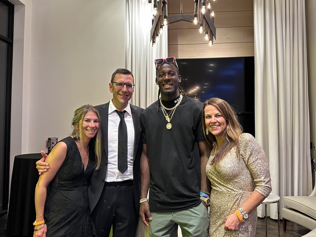 Good people, consider this your official invite to join <a href="/biggerthansnkrs/">Bigger Than Sneakers™</a> &amp; me on August 10 at TQL Stadium for the 6th Annual Cincinnati Sneaker Ball. Great event for a great cause and you get to pair sneakers with black tie attire. Plus, you never know you might show up… 🔗⤵️