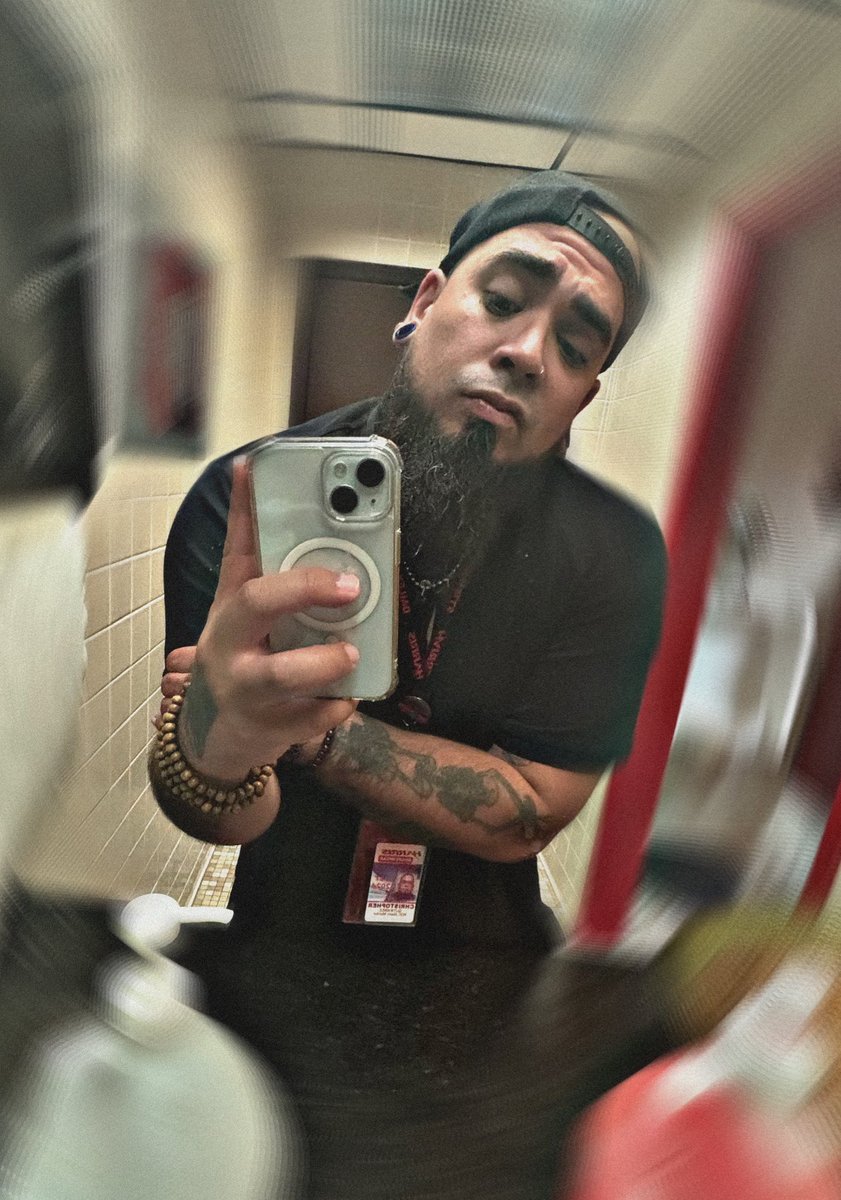 KrizpyfitZ's tweet image. #Spectrumoutage media 👋🏻🤨