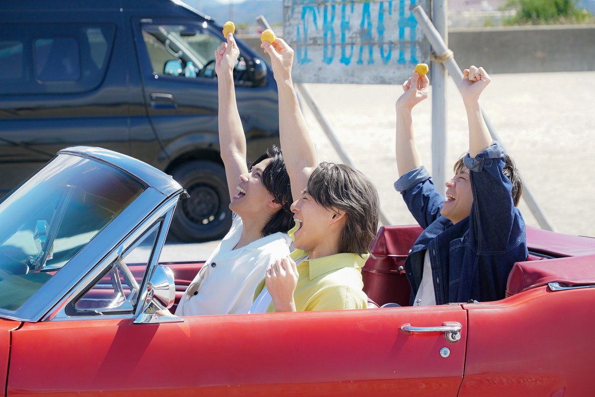 modelpress's tweet photo. Number_i「チキンマックナゲット」
新TVCMは夏の海辺ドライブ🚗🌴

真っ赤なオープンカーに興奮
平野紫耀がウキウキ笑顔で運転席へ

実際のドライブは誰が運転担当❓️
夏に楽しみたいこと＆とっておきの場所も

🎥新CM＆撮影エピソード
https://t.co/9WTIiQC82A

#Number_i #Nugget_i #マクドナルド https://t.co/22XdCDrNzz