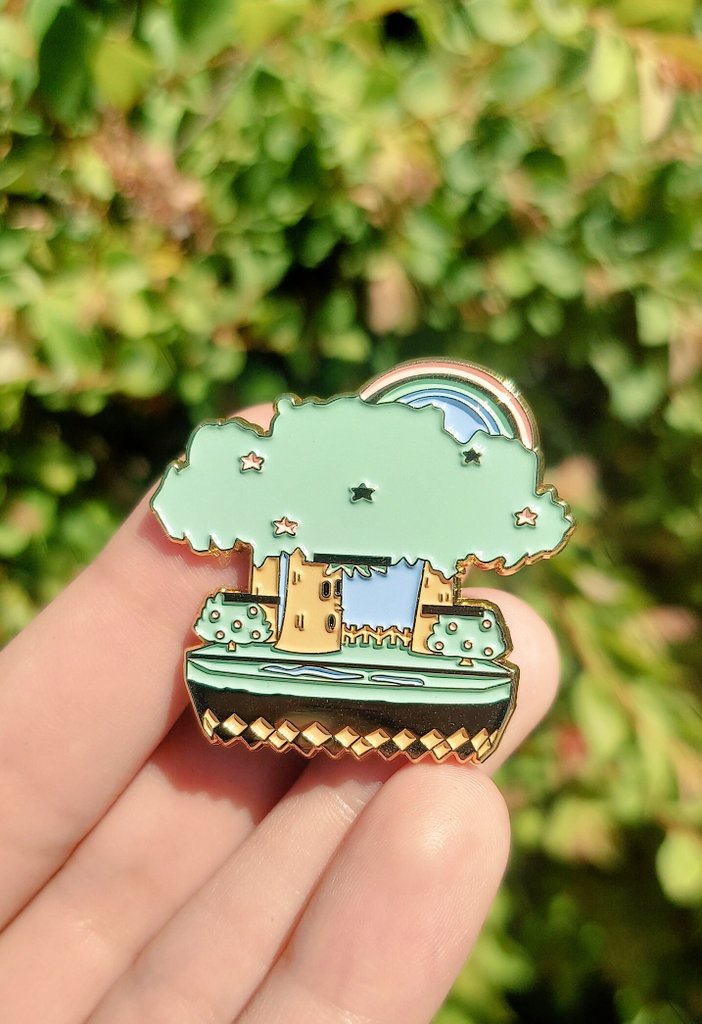 Whispy woods with gold trim 👌 
starfrog0.etsy.com/?section_id=0
