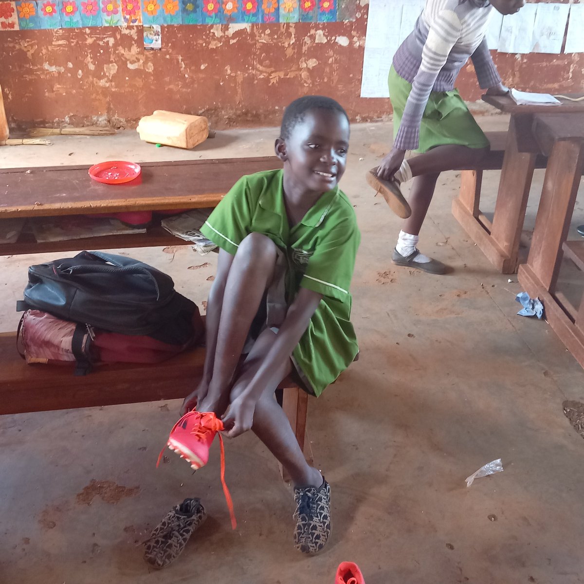 conroy027's tweet photo. New Boots for the children , such happy faces and beautiful smiles. 
A huge thanks to all of you for being so generous giving your boots to @ConroyJohn65262 #nileogcusacks https://t.co/YJMROOR8JJ