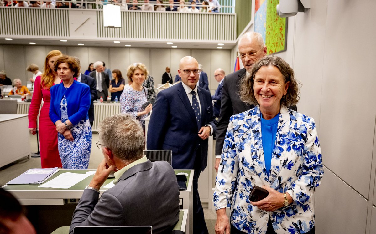 De <a href="/EersteKamer/">Eerste Kamer der Staten-Generaal</a> stemde vandaag in met een wetsvoorstel dat het mogelijk maakt een permanente verblijfsvergunning te kunnen weigeren aan mensen die in Nederland zijn geboren of hier vanaf hun vierde levensjaar wonen, als zij veroordeeld zijn voor een zwaar misdrijf. Goed nieuws!