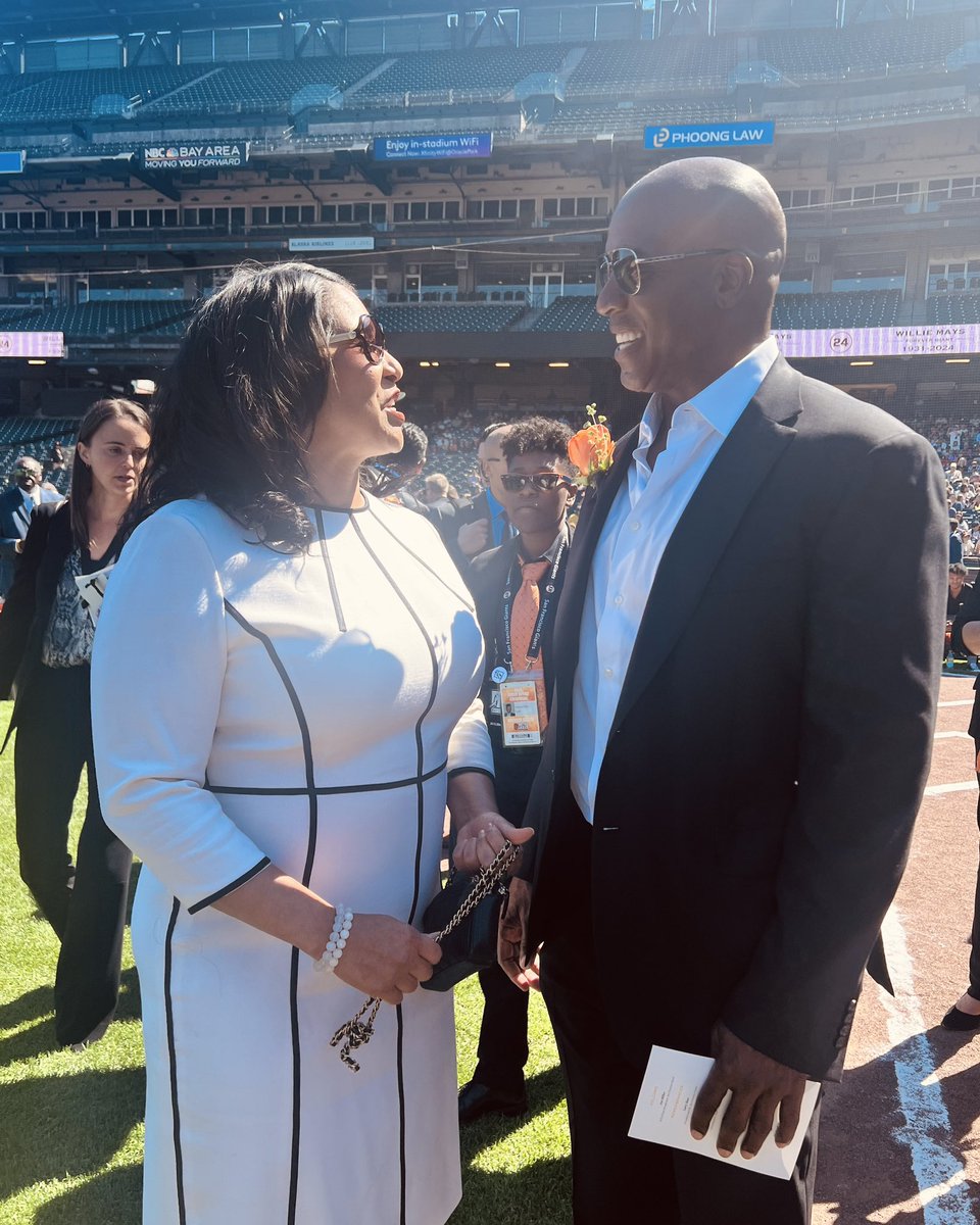 LondonBreed's tweet photo. Yesterday, I had the honor of attending the Celebration of Life for Willie Mays at Oracle Park. It was a touching tribute to one of the greatest baseball players of all time. Sharing moments with Mayor Willie Brown, Barry Bonds, Spike Lee, and hearing kind words from President Clinton reminded us all of Willie’s extraordinary legacy. 

A forever Giant. 

His impact on and off the field will forever be remembered. Rest in peace, Say Hey Kid.